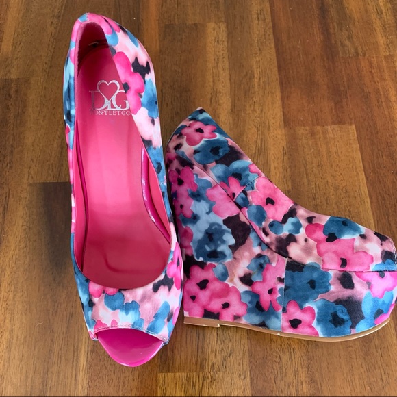 Don’t Let Go Platform Shoes - Picture 1 of 7